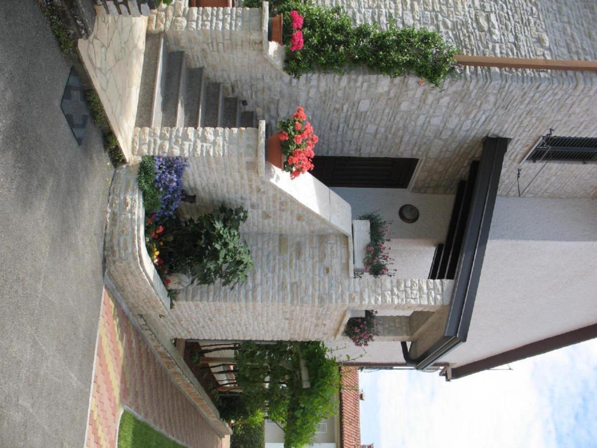 Apartmani Villa Otilija Porec Bagian luar foto