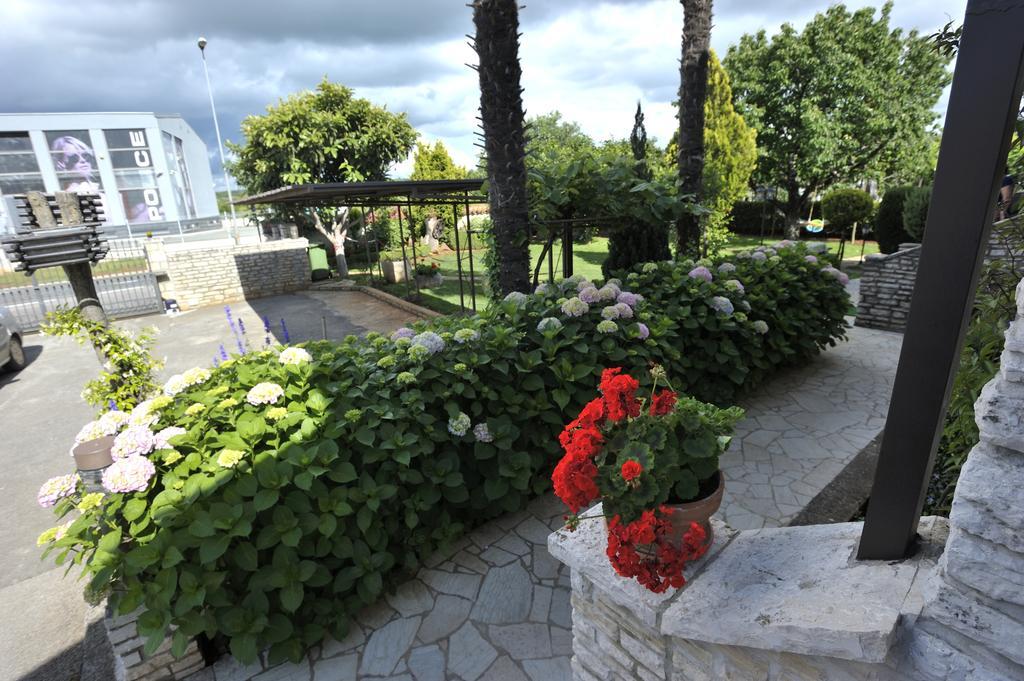 Apartmani Villa Otilija Porec Bagian luar foto